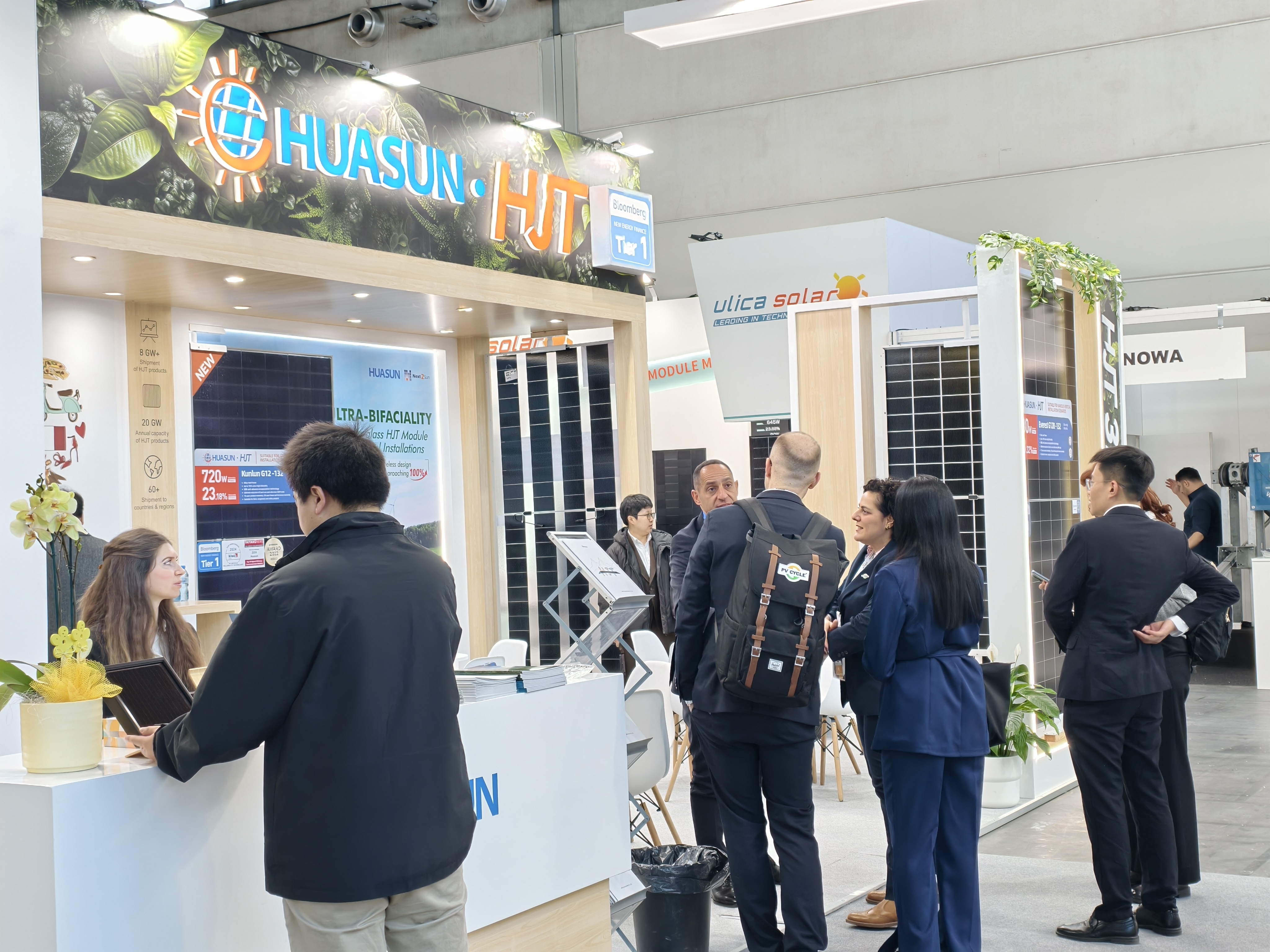 Huasun-Pioneers-Efficiency-and-Aesthetic-Innovation-of-HJT-Solar-Panels-at-K.-EY-Rimini-Italy-07.jpg