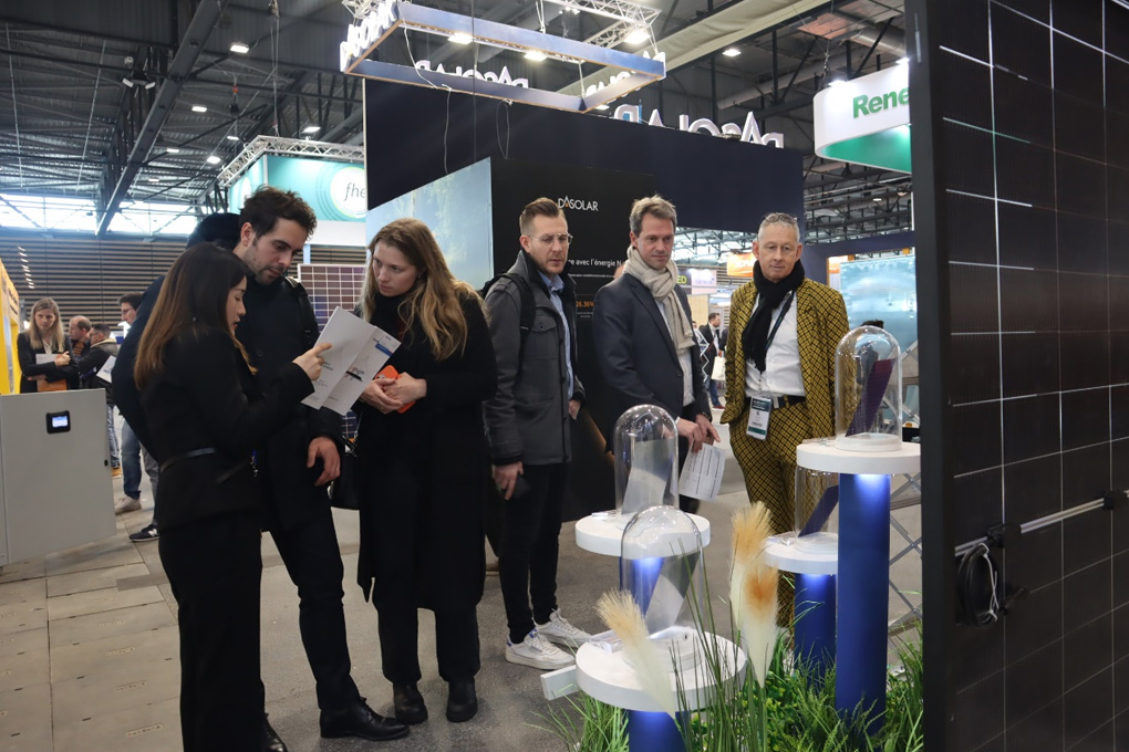 huasun-makes-groundbreaking-debut-of-worlds-first-heterojunction-rectangular-module-at-open-energies-in-europe-02.jpg