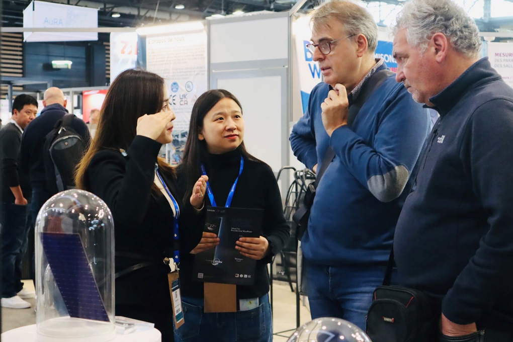 huasun-makes-groundbreaking-debut-of-worlds-first-heterojunction-rectangular-module-at-open-energies-in-europe-04.jpg